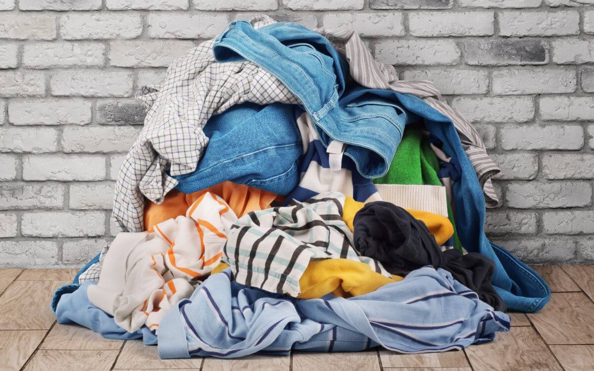Resirkulering av klær. FOTO