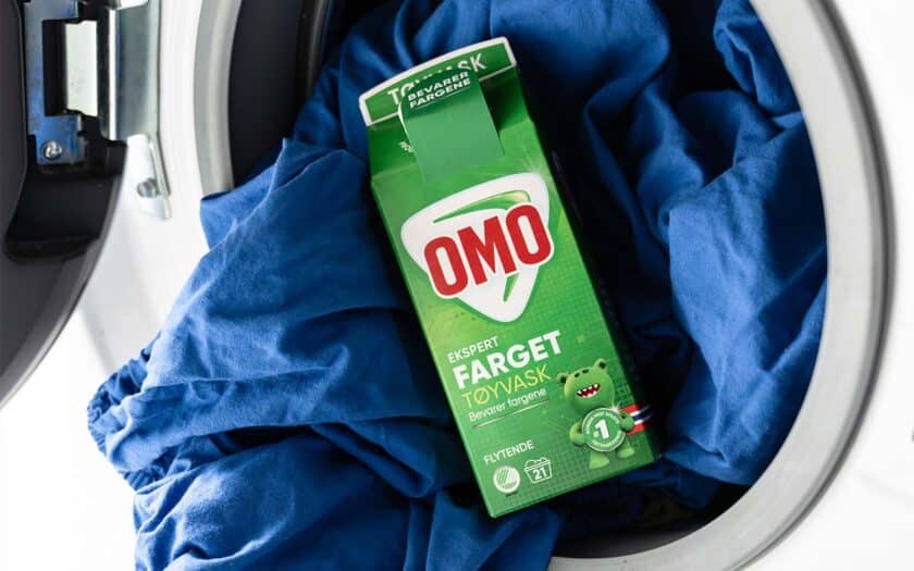 OMO Farget Tøyvask i vaskemaskin: sånn unngår du å stryke klær.