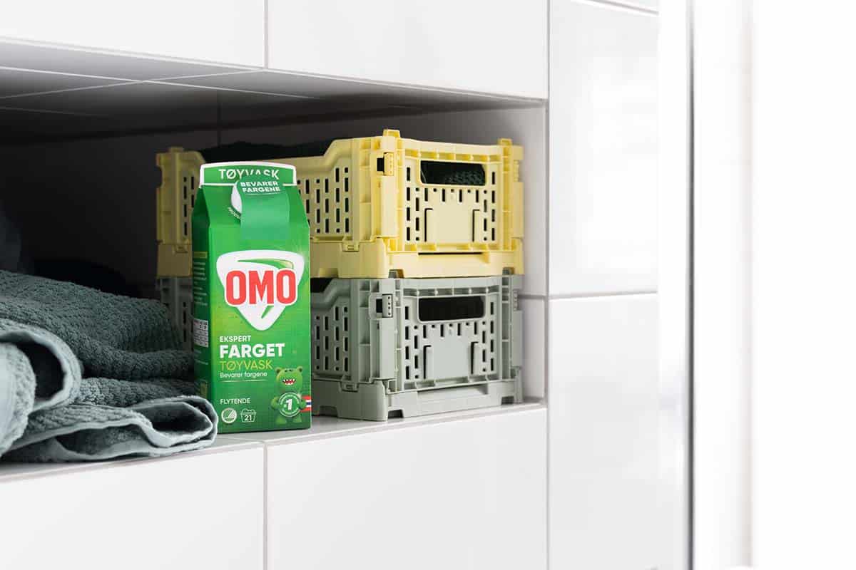 Vaske arbeidstøy med OMO Farget Vaskemiddel.