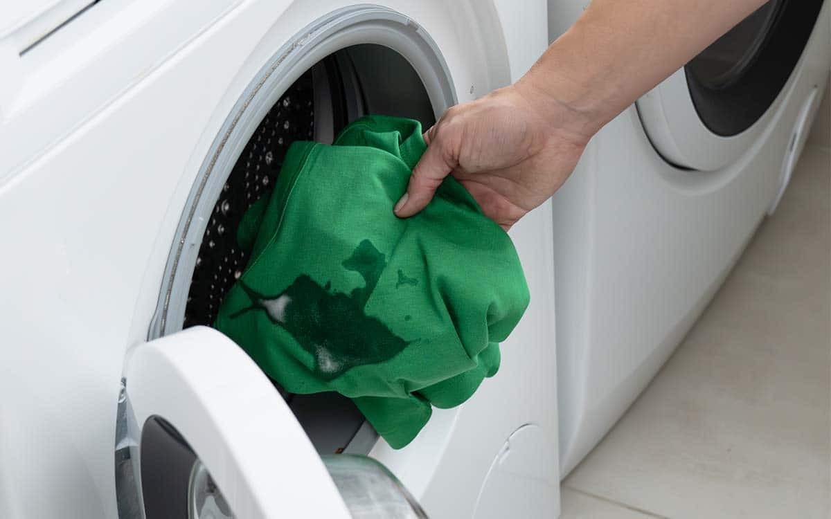 Fjerne fettflekker fra klær.