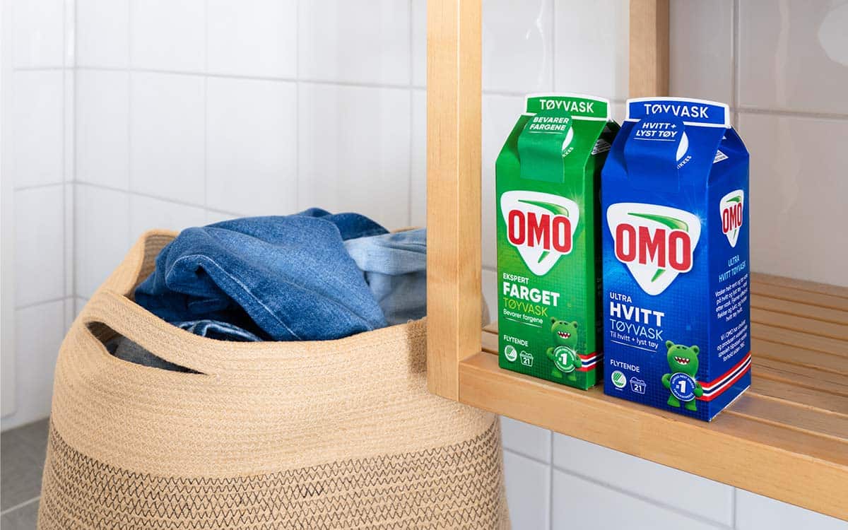 OMO Hvitt og Farget Tøyvask på vaskerommet.