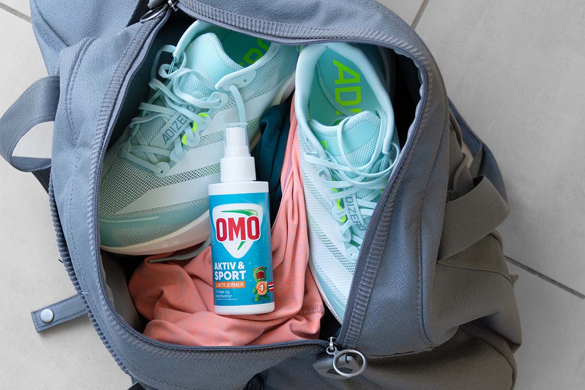 OMO Luktfjerningsspray i gymbag.